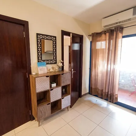 Appartement Welcoming 55 Sqm In With Garden View