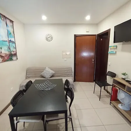 Apartamento Welcoming 55 Sqm In With Garden View Portimão