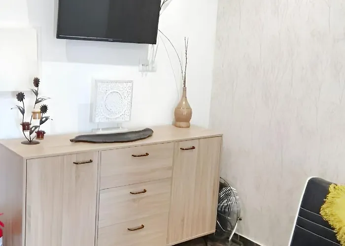 Welcoming 55 Sqm In With Garden View Appartement Portimão